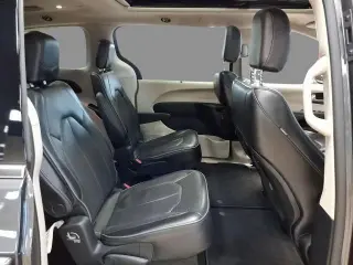 Chrysler Pacifica 2020 Limited Red S 4dr Mini-Van