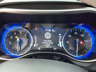 Chrysler Pacifica 2020 Limited Red S 4dr Mini-Van