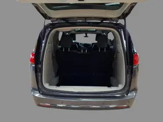 Chrysler Pacifica 2020 Limited Red S 4dr Mini-Van
