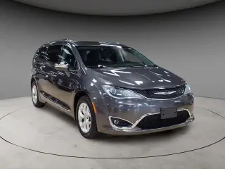 Chrysler Pacifica 2020 Limited Red S 4dr Mini-Van