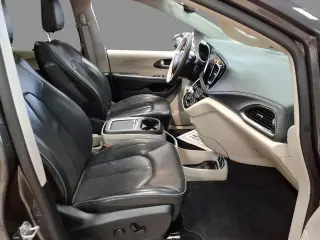 Chrysler Pacifica 2020 Limited Red S 4dr Mini-Van