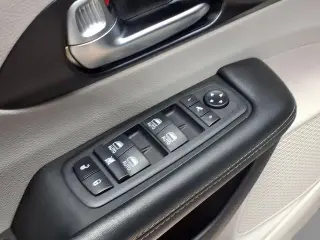 Chrysler Pacifica 2020 Limited Red S 4dr Mini-Van