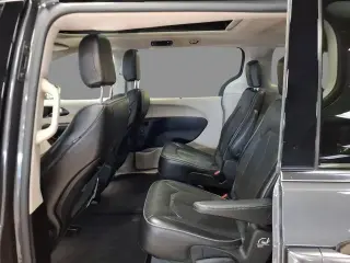 Chrysler Pacifica 2020 Limited Red S 4dr Mini-Van