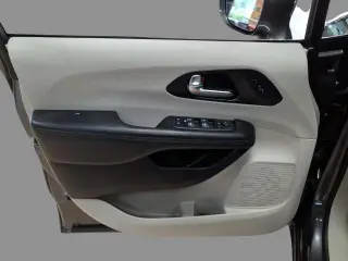 Chrysler Pacifica 2020 Limited Red S 4dr Mini-Van