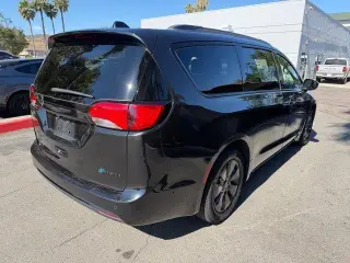 Chrysler Pacifica Hybrid 2019 Limited 35th Anniversary 4dr Mini-Van