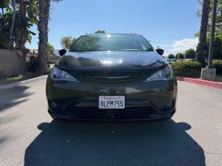 Chrysler Pacifica Hybrid 2019 Limited 35th Anniversary 4dr Mini-Van