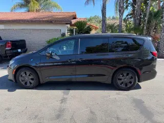Chrysler Pacifica Hybrid 2019 Limited 35th Anniversary 4dr Mini-Van