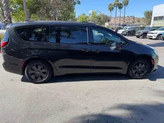 Chrysler Pacifica Hybrid 2019 Limited 35th Anniversary 4dr Mini-Van