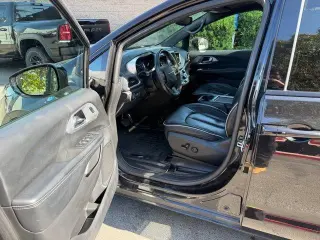Chrysler Pacifica Hybrid 2019 Limited 35th Anniversary 4dr Mini-Van