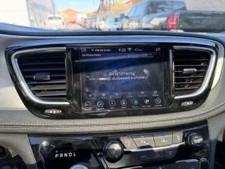 Chrysler Pacifica Hybrid 2019 Limited 35th Anniversary 4dr Mini-Van