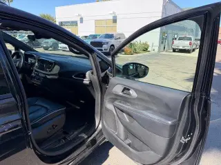 Chrysler Pacifica Hybrid 2019 Limited 35th Anniversary 4dr Mini-Van