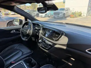 Chrysler Pacifica Hybrid 2019 Limited 35th Anniversary 4dr Mini-Van