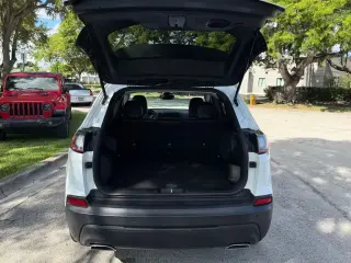 Jeep Cherokee 2021 Latitude Lux 4dr SUV
