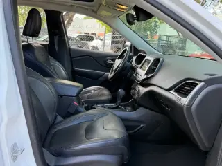 Jeep Cherokee 2021 Latitude Lux 4dr SUV