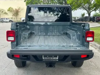 Jeep Gladiator 2025 4x4 Sport 4dr Crew Cab 5.0 ft. SB