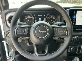 Jeep Gladiator 2025 4x4 Sport 4dr Crew Cab 5.0 ft. SB