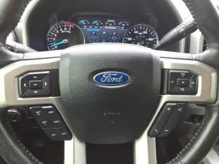 Ford F-250 Super Duty 2019 4x4 XLT 4dr Crew Cab 8 ft. LB Pickup