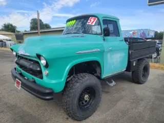 1957 Chevrolet 6400 Truck