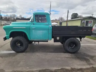 1957 Chevrolet 6400 Truck