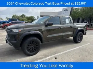 Chevrolet Colorado 2024 4x4 Trail Boss 4dr Crew Cab 5 ft. SB