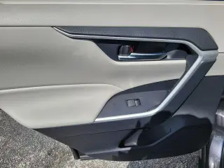 Toyota RAV4 Hybrid 2023 AWD XLE Premium 4dr SUV