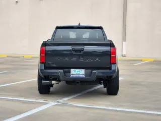 Toyota Tacoma 2025 4x4 SR5 4dr Double Cab 5.0 ft SB