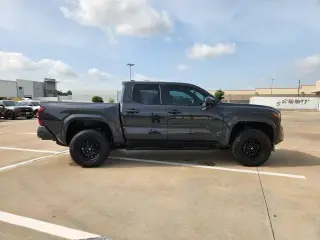 Toyota Tacoma 2025 4x4 SR5 4dr Double Cab 5.0 ft SB