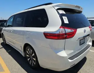 Toyota Sienna 2018 XLE 7-Passenger Auto Access Seat 4dr Mini-Van