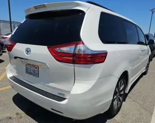 Toyota Sienna 2018 XLE 7-Passenger Auto Access Seat 4dr Mini-Van