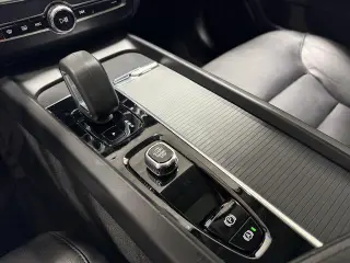 Volvo XC60 2023 AWD B5 Ultimate Bright Theme 4dr SUV