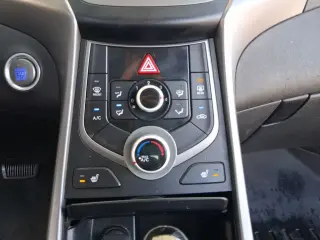 Hyundai ELANTRA 2016 SE 4dr Sedan 6M