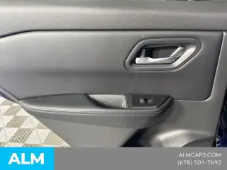Nissan Rogue 2025 SV 4dr Crossover