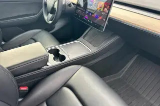 Tesla Model Y 2022 AWD Performance 4dr Crossover