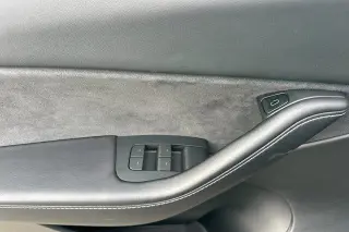 Tesla Model Y 2022 AWD Performance 4dr Crossover