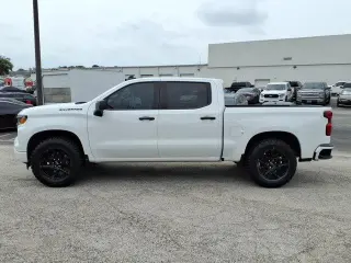 Chevrolet Silverado 1500 2023 4x2 Custom 4dr Crew Cab 5.8 ft. SB