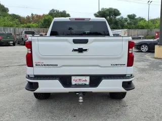 Chevrolet Silverado 1500 2023 4x2 Custom 4dr Crew Cab 5.8 ft. SB