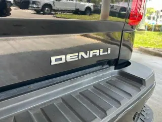 GMC Sierra 3500HD 2016 4x4 Denali 4dr Crew Cab SB SRW
