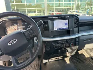 Ford F-250 Super Duty 2024 4x2 XL 2dr Regular Cab 8 ft. LB Pickup