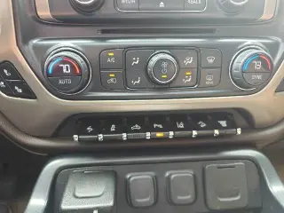 GMC Sierra 3500HD 2018 4x4 Denali 4dr Crew Cab SRW