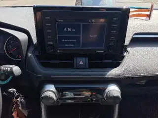 Toyota RAV4 2021 LE 4dr SUV