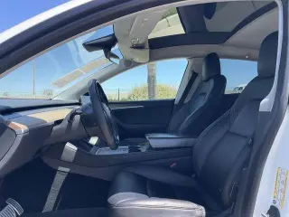 Tesla Model Y 2023 AWD Performance 4dr Crossover