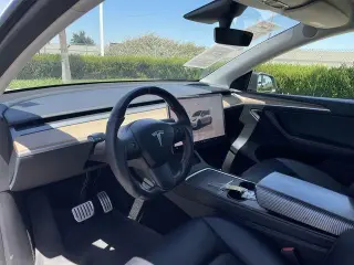 Tesla Model Y 2023 AWD Performance 4dr Crossover