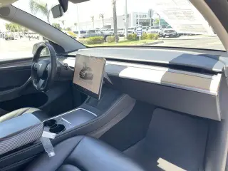 Tesla Model Y 2023 AWD Performance 4dr Crossover