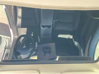 Tesla Model Y 2023 AWD Performance 4dr Crossover