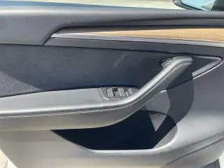 Tesla Model Y 2023 AWD Performance 4dr Crossover