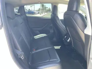 Tesla Model Y 2023 AWD Performance 4dr Crossover