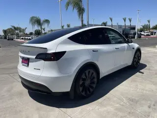 Tesla Model Y 2023 AWD Performance 4dr Crossover