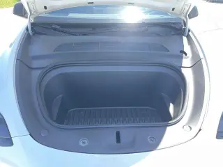 Tesla Model Y 2023 AWD Performance 4dr Crossover