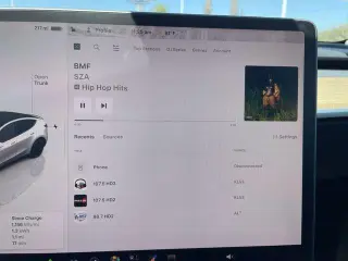 Tesla Model Y 2023 AWD Performance 4dr Crossover
