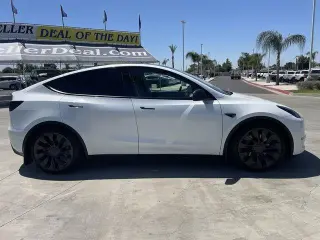 Tesla Model Y 2023 AWD Performance 4dr Crossover